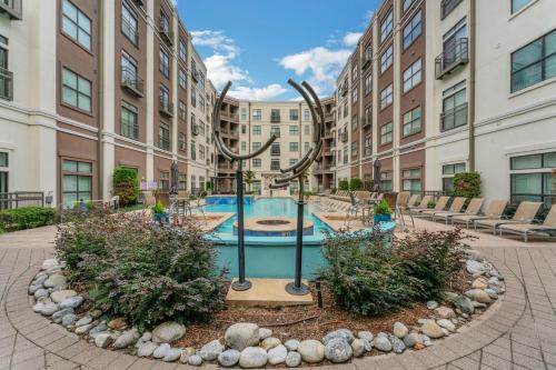 Oak Lawn Apartment | Pet-Friendly Park West 223: Pool, Hot Tub & Parking Access
