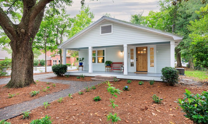 Biloxi House | Explore Downtown Ocean Springs Just Steps from Your Stay!