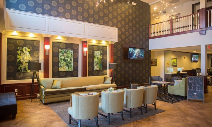 Bloomington Hotel | Welcoming Parke Regency Hotel & Conf Ctr: Family-Friendly Stay