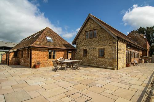 Chackmore House | Family-Friendly Parkfields Barns: Guest Rated 9.5/10