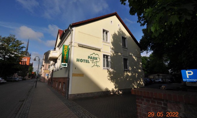 Schwedt/Oder Hotel | Discover Parkhotel Schwedt: Pet-Friendly & Family Accessible