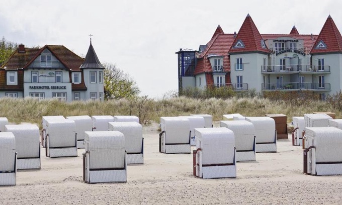 Warnemuende Hotel | Discover Parkhotel Seeblick: Oceanfront Retreat with Pool