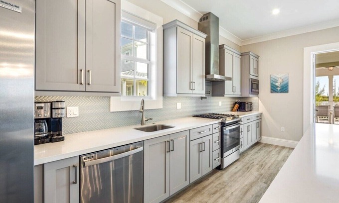 Key West House | Parking, Pool & Waterfront - Springtide House