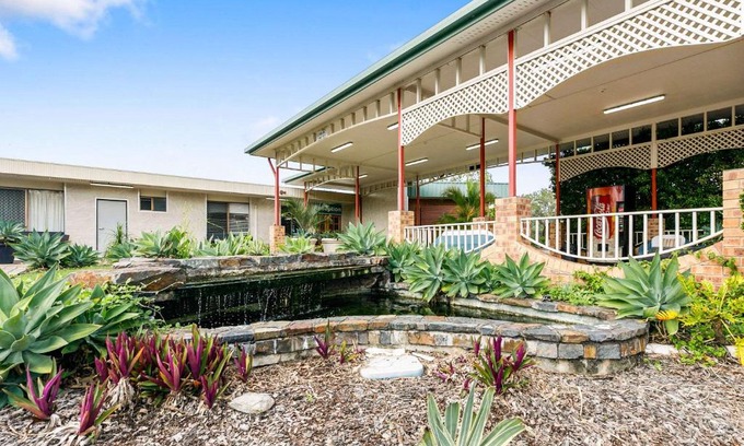 Calliope Hotel | Budget-Friendly Comfort Inn Parklands with Family Amenities