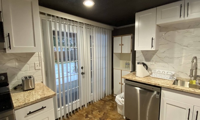 Parkland Apartment | Cozy Parkland Studio/Loft with High Guest Ratings