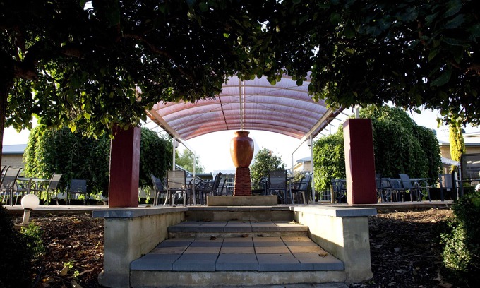 Central Mudgee Hotel | Parklands Resort: Family-Friendly Getaway with Spa & Pool