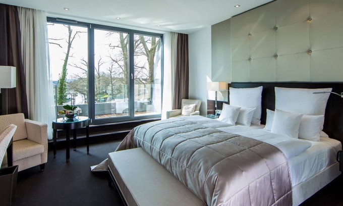 Johannisberg House | Experience Comfort at Parkresidenz Deluxe Zimmer with Balcony