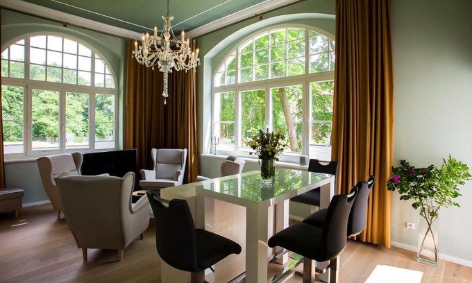 Hohenlychen Apartment | Cozy Parkresidenz Lychen: Pet-Friendly Oceanfront Retreat