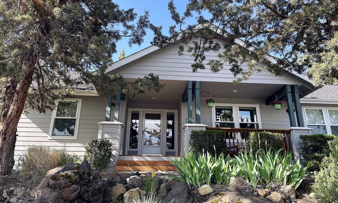 Orchard District House | Experience Modern Comfort at Parkridge - A Bend Retreat