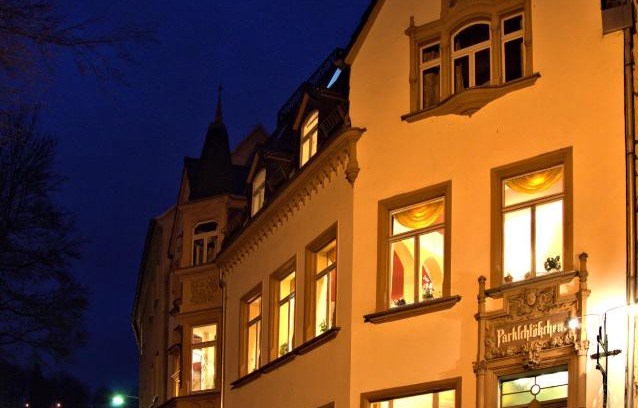 Greiz Hotel | Welcoming Parkschlösschen in Greiz: Pet-Friendly Retreat