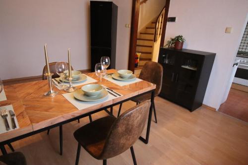 Ensdorf House | Parkside - 24h Self Check - in - bis 5 Personen - Nähe Saarlouis - Wifi - Parken - ganze Haus