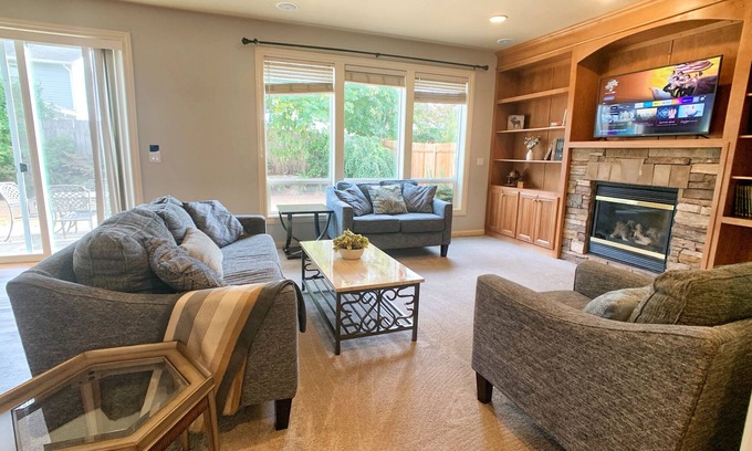 Starcrest House | Parkside 5B Retreat: Family-Friendly Stay with BBQ Access