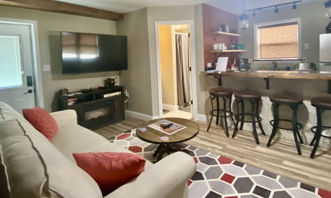 Patricksburg Cabin | Experience Parkside at Cataract Falls Lodge: Family-Friendly Retreat