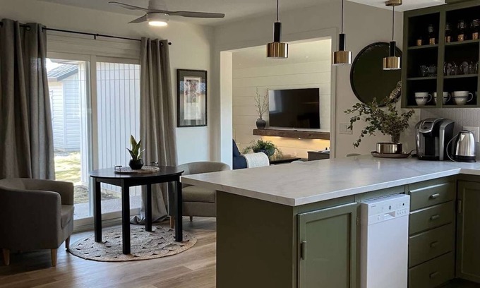 Elora House | Inviting Parkside Cottage: Pet & Child Friendly Retreat