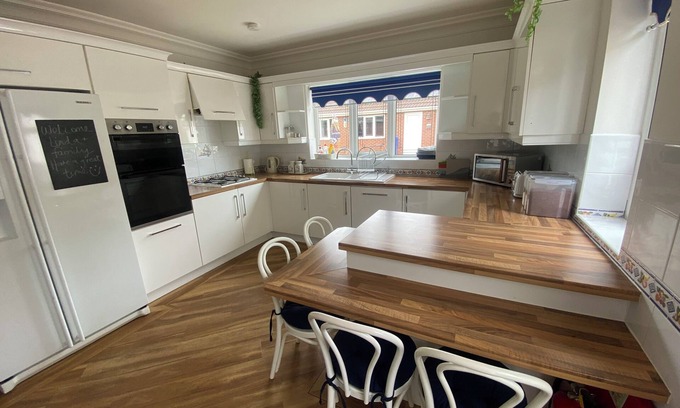 Pollington Bed & Breakfast | Discover Parkside Guest House: Family-Friendly Retreat