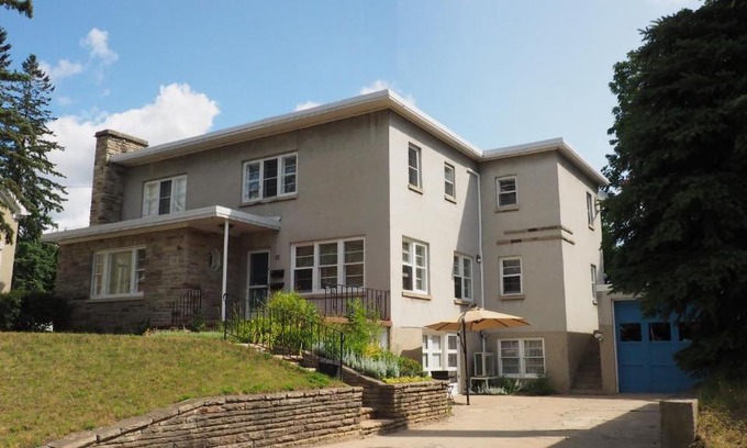 Barrie Apartment | Discover Parkside House: Guest Rated 9/10 Comfort Awaits
