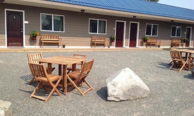 Haines Junction Hotel | Parkside Inn: 4-Star Stay with Family-Friendly Amenities