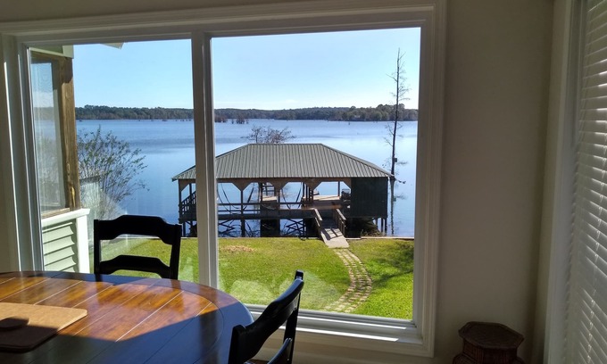 Bernice House | Scenic Parkside Perch on Lake D'Arbonne - 10/10 Rated Stay