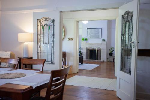 Lake Wendouree House | Parkside Central Family Retreat – Pet & Child Friendly Stay
