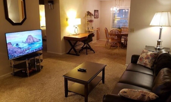Stockton Apartment | Family-Friendly Parkview 2 Bedroom Condo with Pool Access