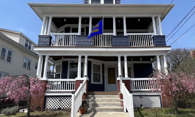 Mount Pleasant Apartment | Spacious ParkView Apt: 3 Bedrooms with Porch Views