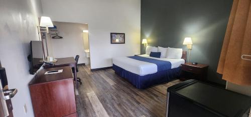 East Texas Hotel | Welcoming Parkview Inn with Pool and Pet-Friendly Rooms