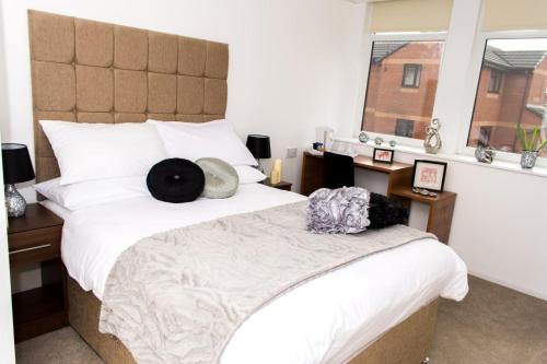 Cheetham Hill Hotel | Family-Friendly Parkview Residence for Memorable Stays