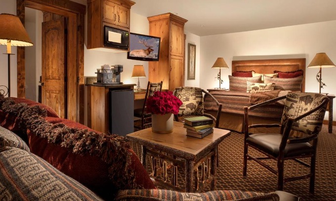 Jackson Hole Hotel | Discover Parkway Inn of Jackson Hole with Pool & Hot Tub