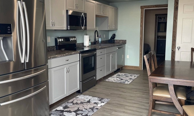 Gardiner House | Parkway Yellowstone Guest House #7: Family-Friendly Retreat