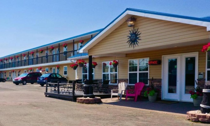 Shediac Hotel | Family-Friendly Retreat at Parlee Beach Motel - 8/10 Rated