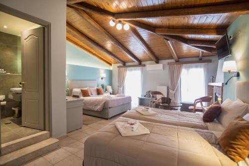 Delfoi Hotel | Oceanfront Parnassos Delphi Hotel with Family-Friendly Amenities