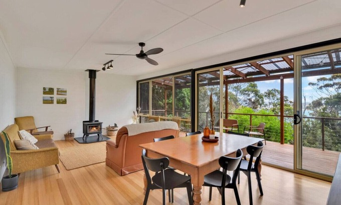 Stieglitz House | Discover Parnella Hideaway: Oceanfront Bliss at Stieglitz