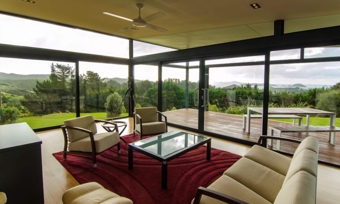 Russell Villa | Discover Paroa Retreat - Oceanfront Bliss with Spa & Pool