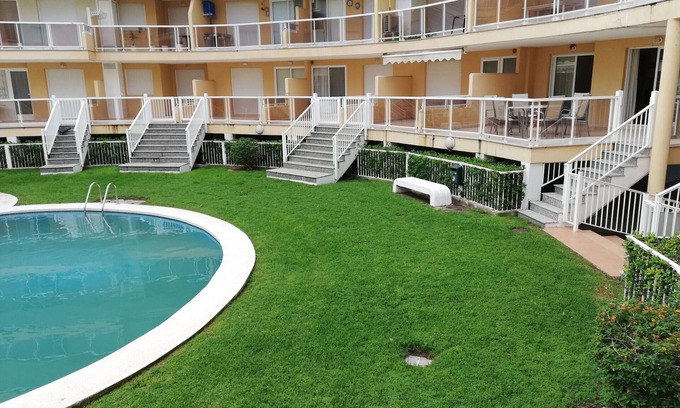 Xeraco Beach Apartment | Oceanfront Retreat at Parquemar VIII: Family-Friendly Fun