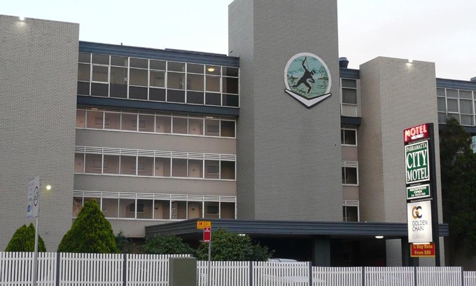 Parramatta Hotel | Comfortable Parramatta City Motel with Pool & Breakfast