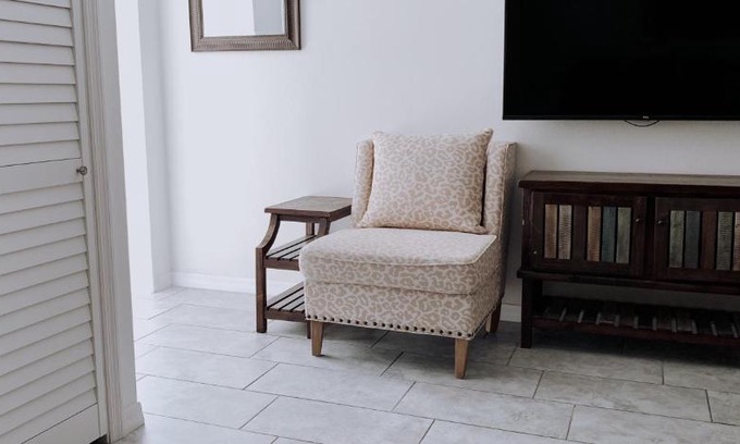 Alta Vista House | Paradise Awaits at Parrot Paradise Sarasota Near Beaches