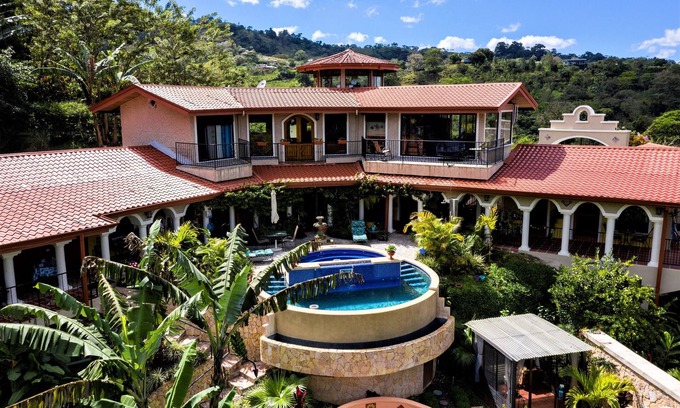 La Fortuna Apartment | Parrot Suite: Premier Adults-Only B&B with Wildlife Sanctuary