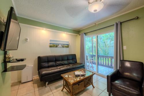 South Padre Island Apartment | Colorful 1BR Oasis with Ocean View Near the Beach