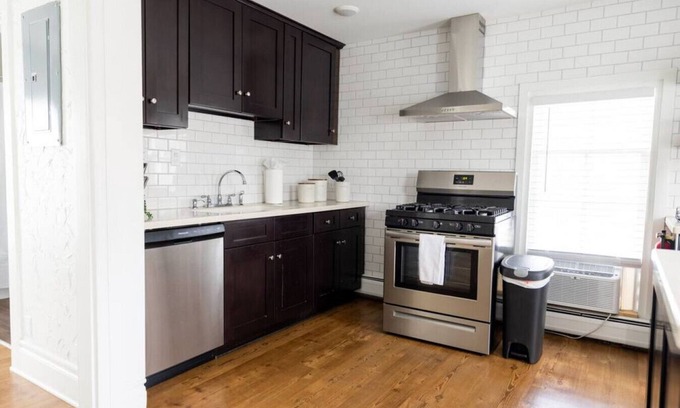 Clarkston Condo | Millpond Inn: Guest Rated 10/10 with Kitchen & Breakfast