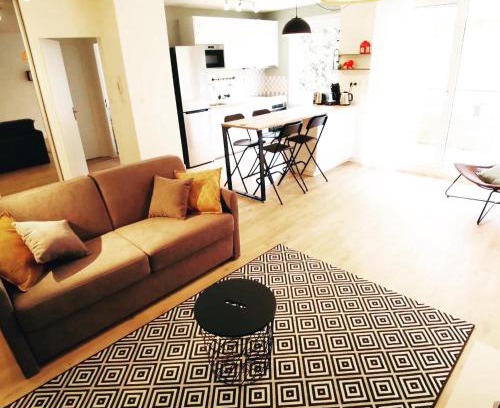 Part Dieu - Bir Hakeim Apartment | Relaxing 2-Room Retreat in Part-Dieu with Child-Friendly Space