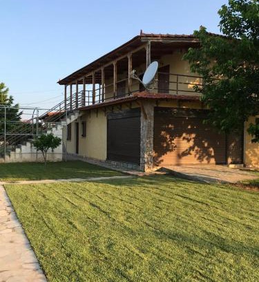 Dirfys-Messapia House | Villa Retreat Near the Beach with Private Entrance & Ocean View