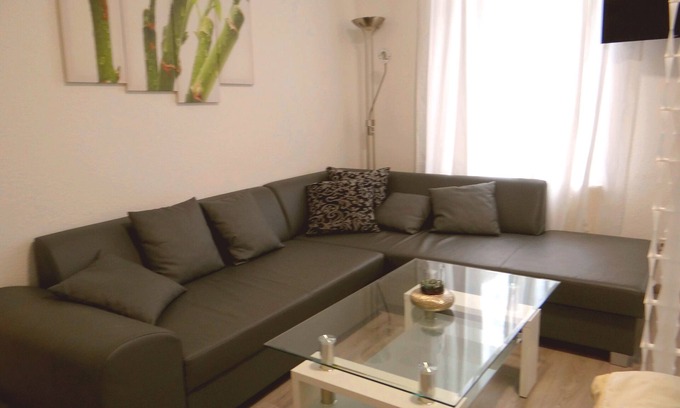 Altlindenau Apartment | Cozy Wilhelminian Style Retreat Near City with Spa & Breakfast