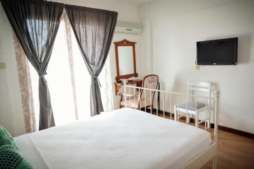 Alacati House | Discover Parva Port: Pet-Friendly Retreat with Dining