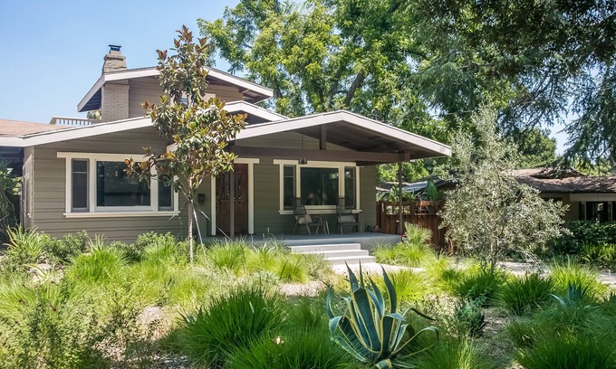 Bungalow Heaven House | Historic Pasadena Bungalow with Pool and Spa Amenities