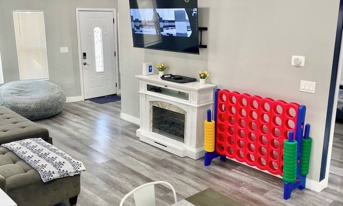 North Central House | Ideal Pasadena Home Getaway with Family-Friendly Amenities