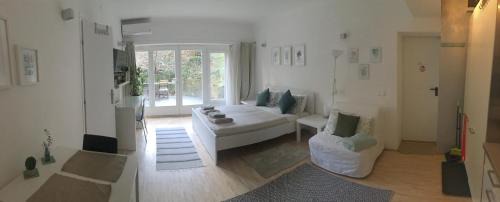 Torokvesz Apartment | Explore Pasarét Studio: Pet Friendly & High Guest Satisfaction
