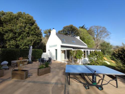 Le Palais House | Pascanono: Family-Friendly Vacation Home with Ocean View