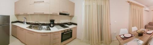 Ammoudia Apartment | Family-Friendly Paschali Apartment with Ocean View in Ammoudia
