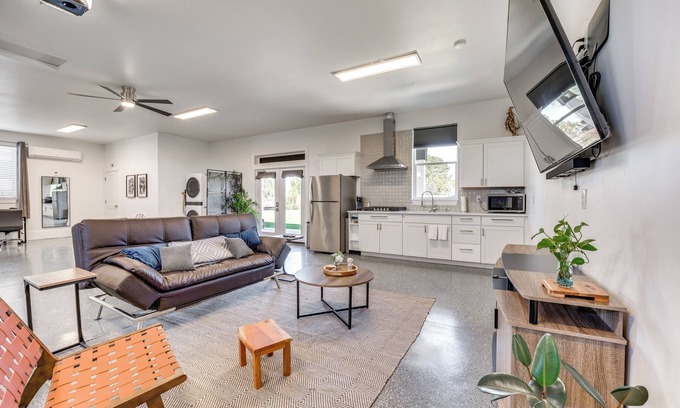 West Pasco Apartment | Relaxing Pasco Studio with Private Patio & Spa Amenities