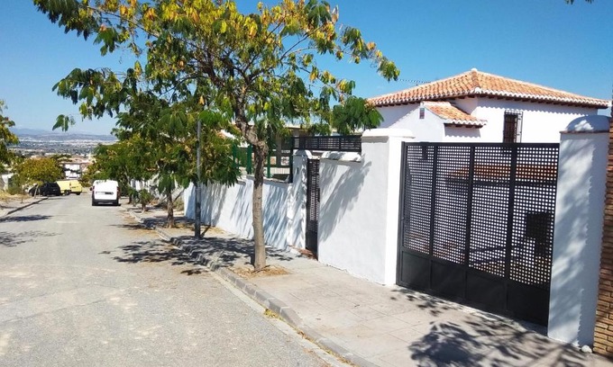 Las Gabias Villa | Exceptional Stay at Paseo del Agua, 18 Vista Nevada